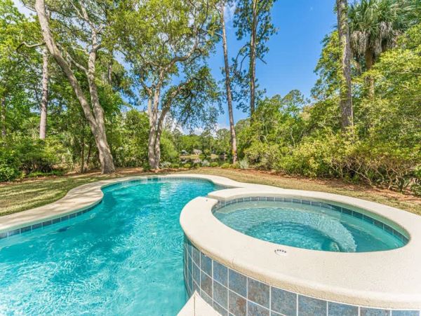 Modern Dog-Friendly Escape in Hilton Head