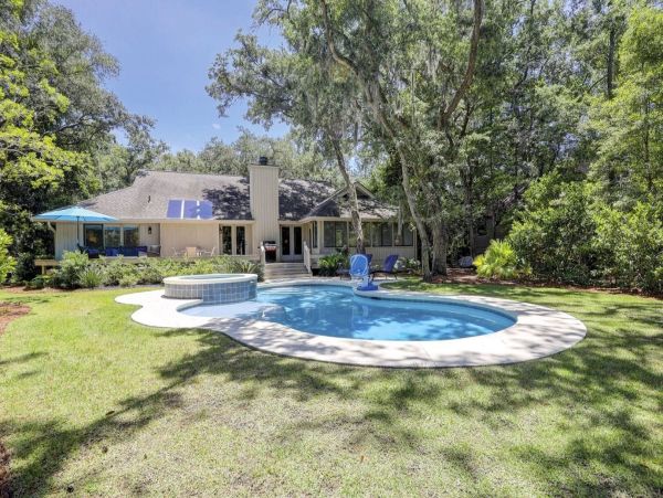 Modern Dog-Friendly Escape in Hilton Head