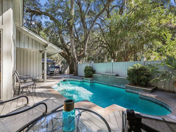 Hilton Head Four bedrooms Vacation Pool Home Path to Beach!