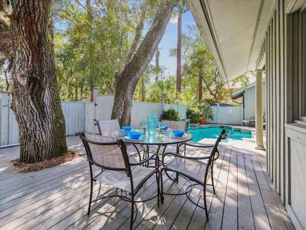 Hilton Head Four bedrooms Vacation Pool Home Path to Beach!