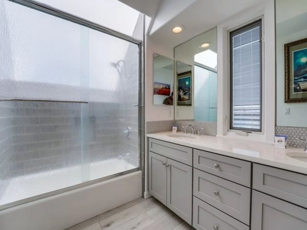 Six Bedroom Compound in Mission Beach