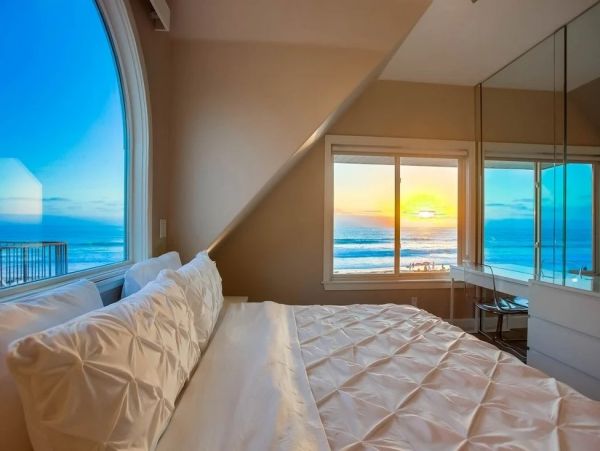Six Bedroom Compound in Mission Beach
