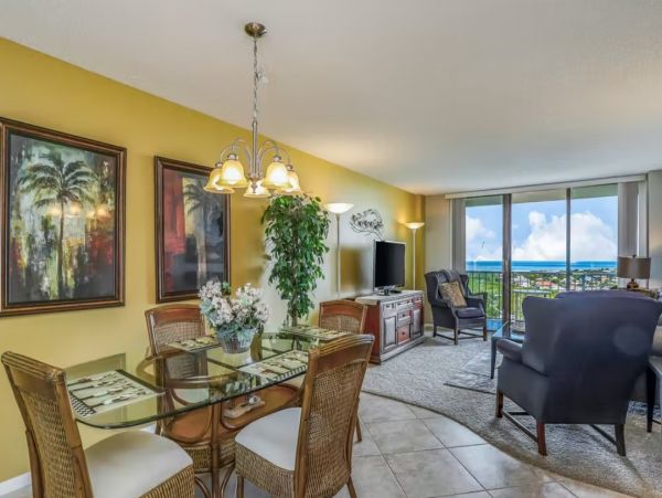 18th Floor Gulf View 2 Bedroom Beach Condo in Marco Island
