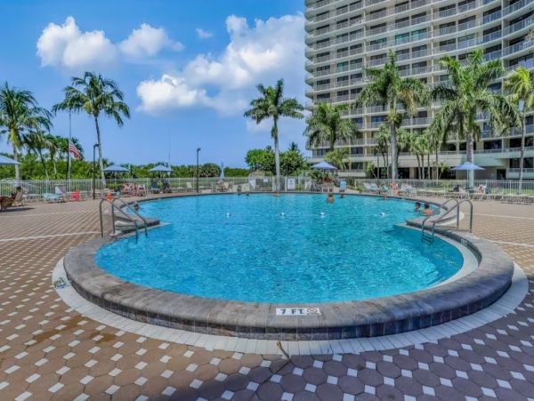 18th Floor Gulf View 2 Bedroom Beach Condo in Marco Island