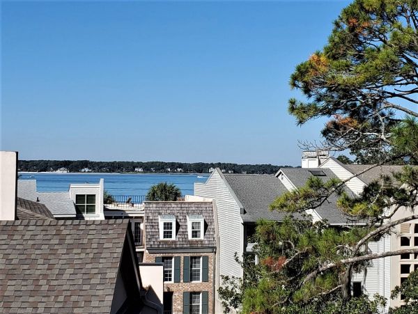 Six Bedroom Luxury Town Home Walk to Beach & Shopping