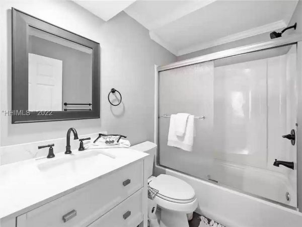 Six Bedroom Luxury Town Home Walk to Beach & Shopping