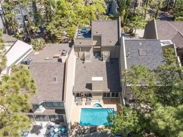 Six Bedroom Luxury Town Home Walk to Beach & Shopping