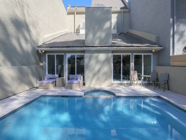 Six Bedroom Luxury Town Home Walk to Beach & Shopping