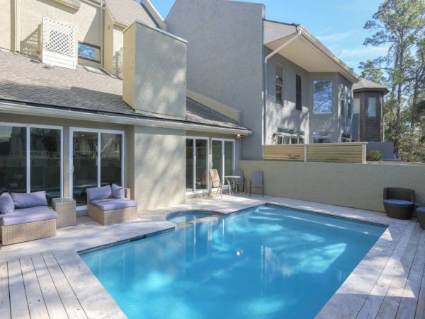 Six Bedroom Luxury Town Home Walk to Beach & Shopping