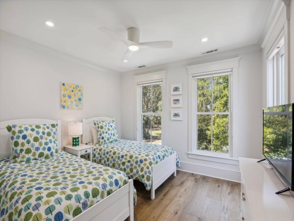 Hilton Head Luxury Vacation Home Short Walk to Beach Sleeps 6