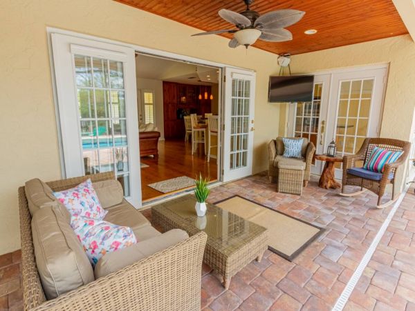 Canalfront Three Bedroom Vacation Home with Private Pool