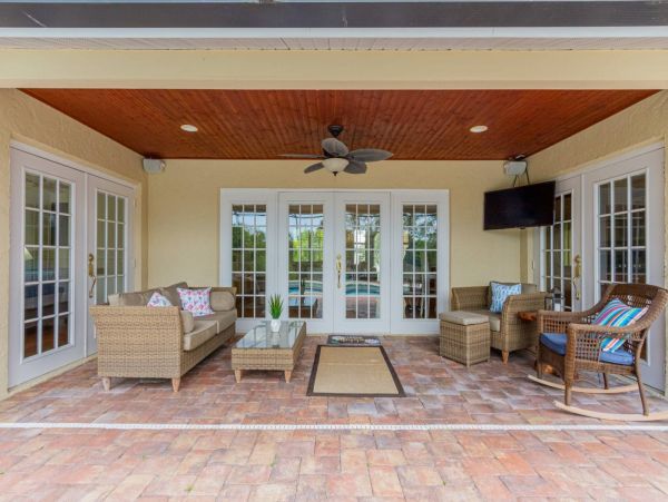 Canalfront Three Bedroom Vacation Home with Private Pool