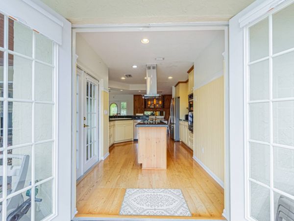 Canalfront Three Bedroom Vacation Home with Private Pool