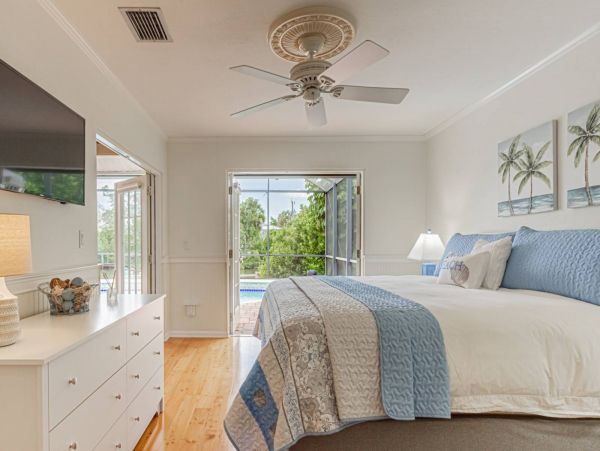 Canalfront Three Bedroom Vacation Home with Private Pool