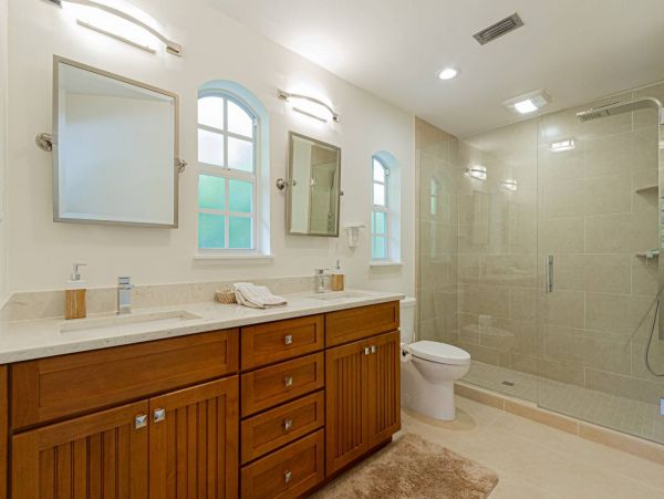 Canalfront Three Bedroom Vacation Home with Private Pool