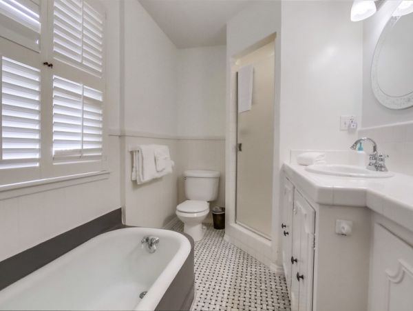 La Jolla 6 Bedroom Home Short Walk to Beach