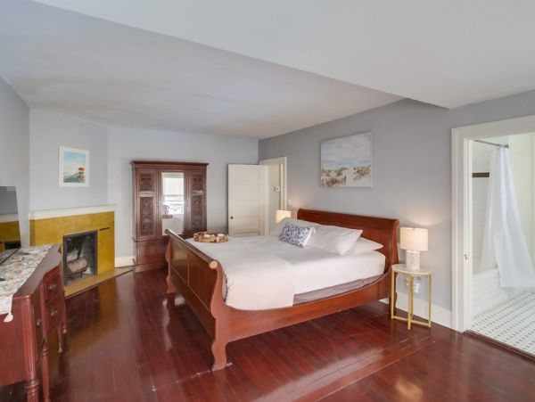 La Jolla 6 Bedroom Home Short Walk to Beach