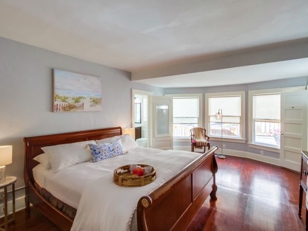 La Jolla 6 Bedroom Home Short Walk to Beach