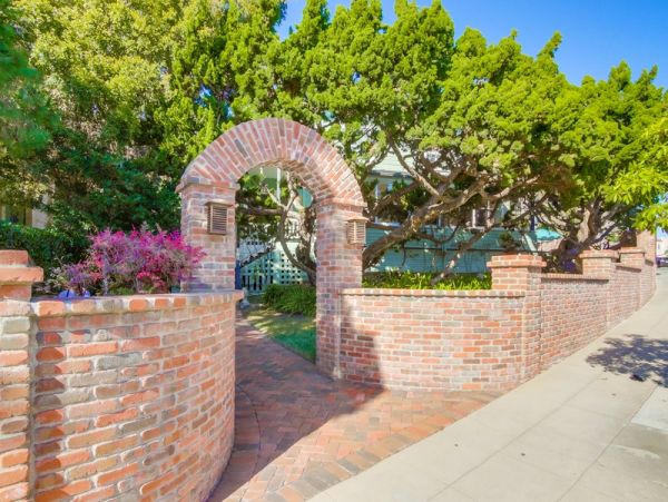 La Jolla 6 Bedroom Home Short Walk to Beach