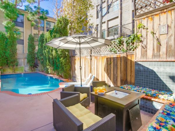La Jolla 6 Bedroom Home Short Walk to Beach