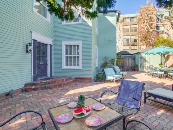 La Jolla 6 Bedroom Home Short Walk to Beach