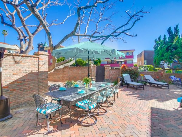 La Jolla 6 Bedroom Home Short Walk to Beach