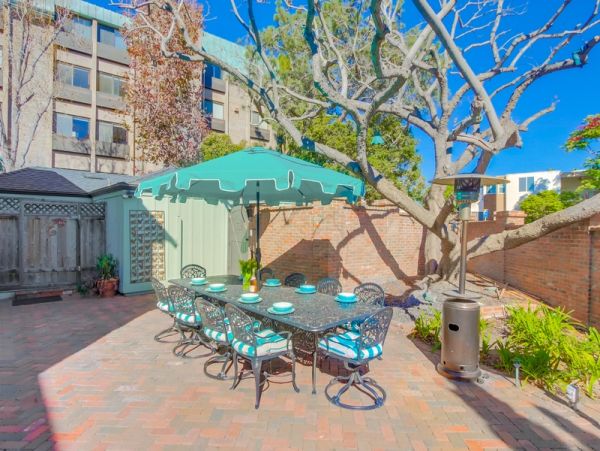 La Jolla 6 Bedroom Home Short Walk to Beach