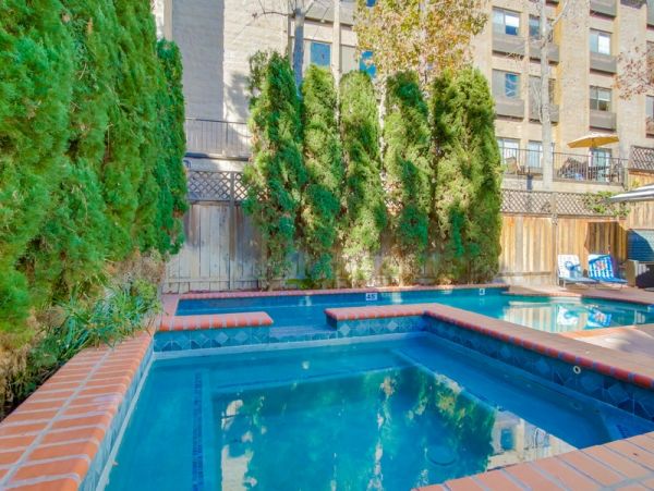 La Jolla 6 Bedroom Home Short Walk to Beach