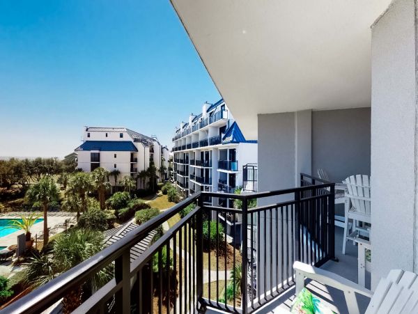 Lovely 3 Bedroom Condo Ocean Front Sleeps 7