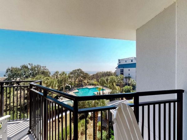 Lovely 3 Bedroom Condo Ocean Front Sleeps 7