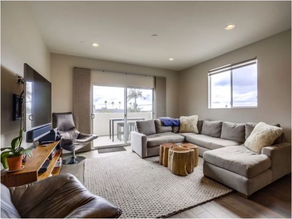 Pacific Beach 4 bedroom Condo 3 blocks from the beach