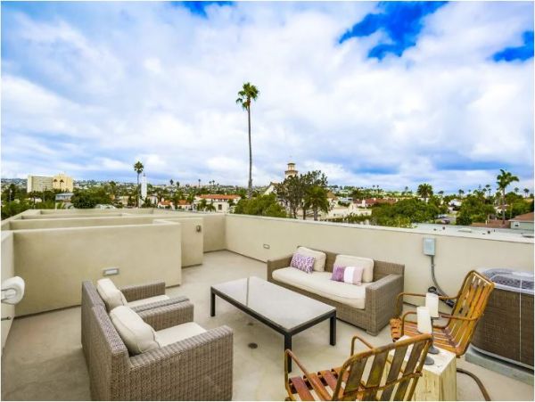 Pacific Beach 4 bedroom Condo 3 blocks from the beach
