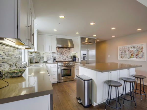 Pacific Beach 4 bedroom Condo 3 blocks from the beach