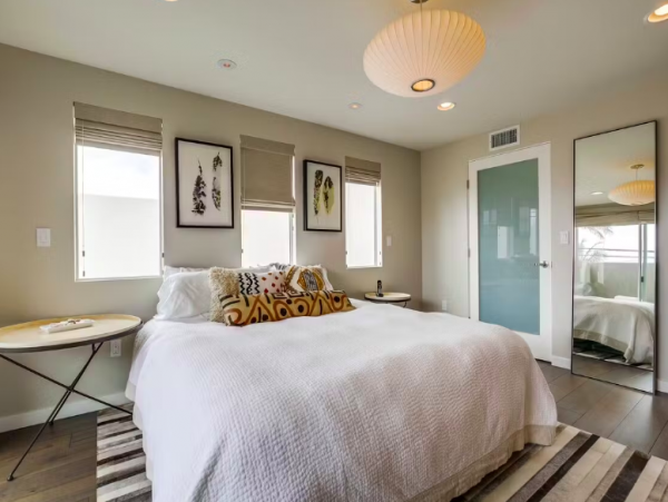 Pacific Beach 4 bedroom Condo 3 blocks from the beach