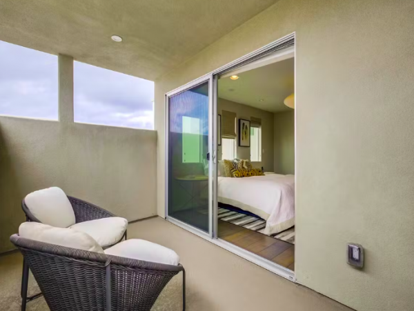 Pacific Beach 4 bedroom Condo 3 blocks from the beach