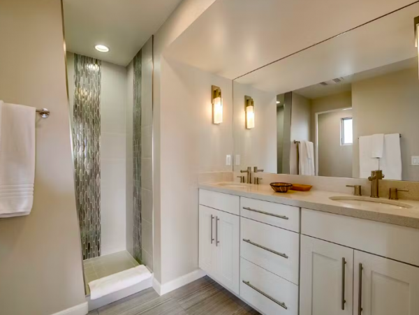 Pacific Beach 4 bedroom Condo 3 blocks from the beach
