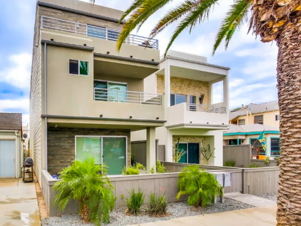 Pacific Beach 4 bedroom Condo 3 blocks from the beach