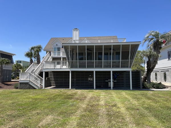 Oceanfront Vacation Home in Isle of Palms Sleeps Twelve Bedroom