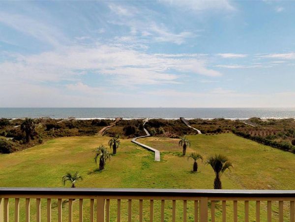 Oceanfront Isle of Palms Vacation Home Six bedroom