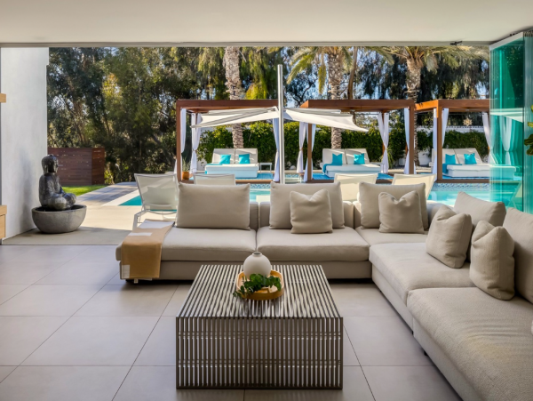 Luxurious Seven Bedroom Home in San Diego with Pool & Spa