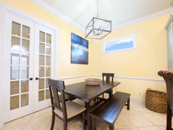 Fort Myers 3 Bedroom Vacation Home Walk to Beach Sleeps 8