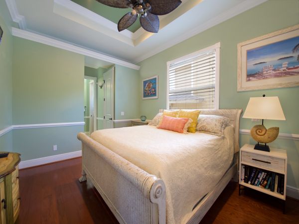 Fort Myers 3 Bedroom Vacation Home Walk to Beach Sleeps 8