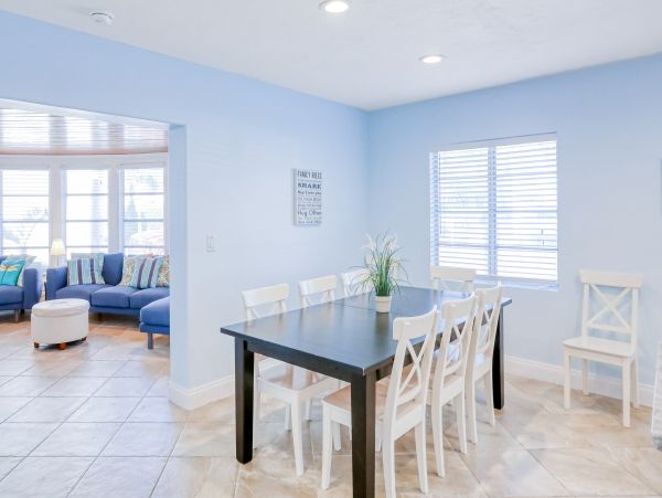 Charming Vacation Home Three Bedrooms with Pool & Spa in Holmes Beach