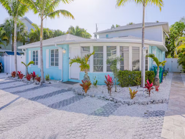 Charming Vacation Home Three Bedrooms with Pool & Spa in Holmes Beach