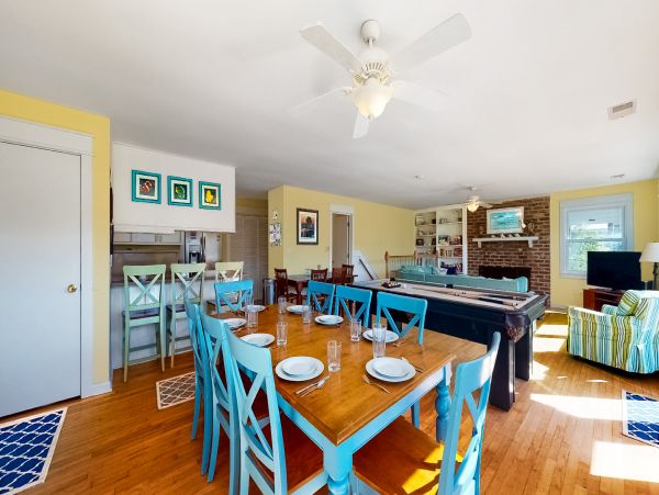 Classic 7 Bedroom Beach Home Sleeps 14 Guests