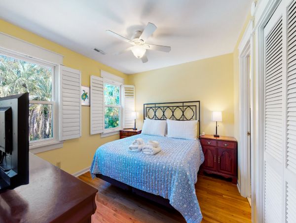 Classic 7 Bedroom Beach Home Sleeps 14 Guests