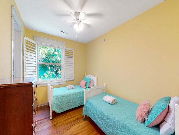 Classic 7 Bedroom Beach Home Sleeps 14 Guests