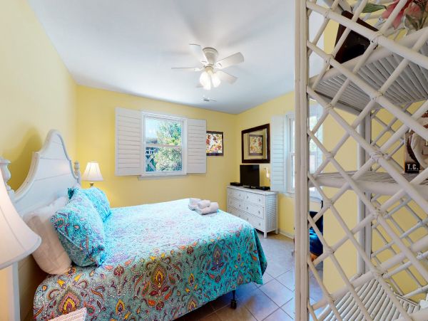 Classic 7 Bedroom Beach Home Sleeps 14 Guests