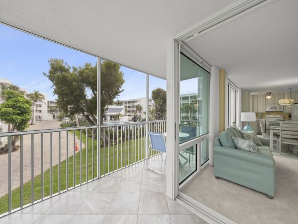 Charming Two Bedroom Condo in Sanibel Sleeps 6