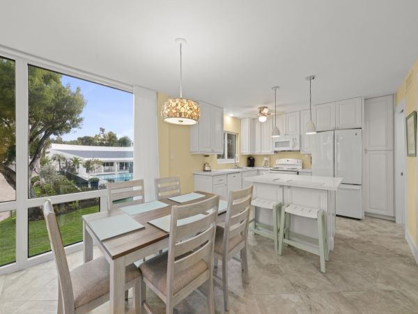 Charming Two Bedroom Condo in Sanibel Sleeps 6